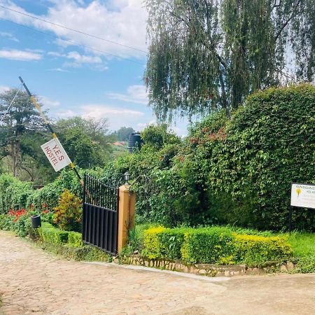Yes Hostel Fort Portal Bagian luar foto